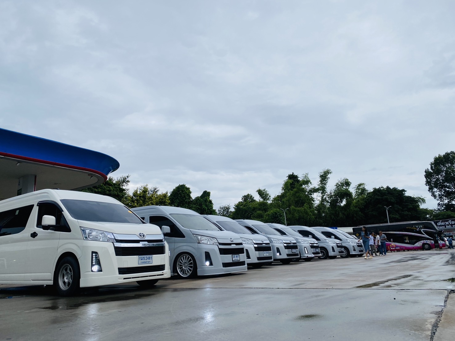 รถตู้เช่าสนามบินร้อยเอ็ด รถตู้เช่าสนามบินขอนแก่น Toyota All new Commuter รถตู้หน้ายาว เช่ารถตู้หน้ายาว เช่ารถเบาะอัลพาร์ด VIP 8 ที่นั่ง รถตู้AllNewหน้ายาว เช่ารถตู้มหาสารคาม รถตู้VIP เช่ารถตู้มหาสารคาม รถตู้คาราโอเกะ เบาะALPHARD