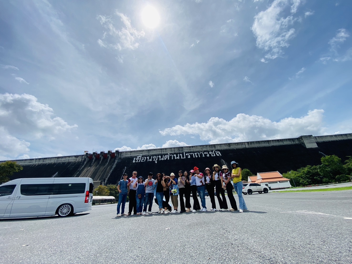 รถตู้เช่าสนามบินร้อยเอ็ด รถตู้เช่าสนามบินขอนแก่น Toyota All new Commuter รถตู้หน้ายาว เช่ารถตู้หน้ายาว เช่ารถเบาะอัลพาร์ด VIP 8 ที่นั่ง รถตู้AllNewหน้ายาว เช่ารถตู้มหาสารคาม รถตู้VIP เช่ารถตู้มหาสารคาม รถตู้คาราโอเกะ เบาะALPHARD