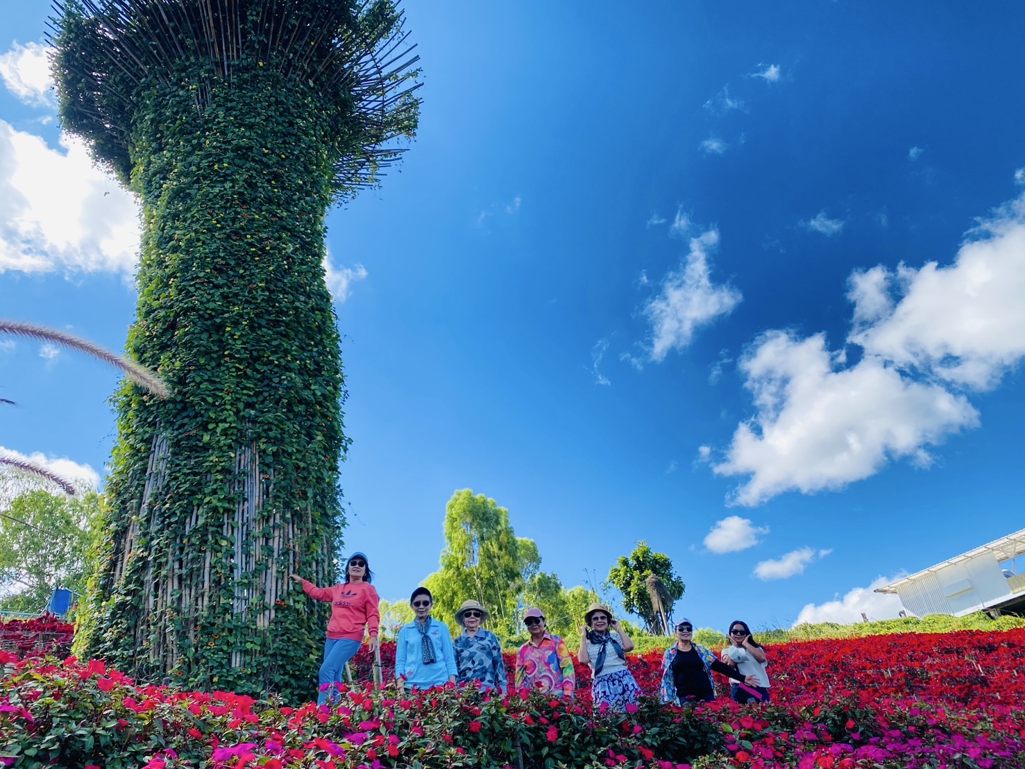 รถตู้เช่าสนามบินร้อยเอ็ด รถตู้เช่าสนามบินขอนแก่น Toyota All new Commuter รถตู้หน้ายาว เช่ารถตู้หน้ายาว เช่ารถเบาะอัลพาร์ด VIP 8 ที่นั่ง รถตู้AllNewหน้ายาว เช่ารถตู้มหาสารคาม รถตู้VIP เช่ารถตู้มหาสารคาม รถตู้คาราโอเกะ เบาะALPHARD เขาค้อ เขาเหลียงซาน